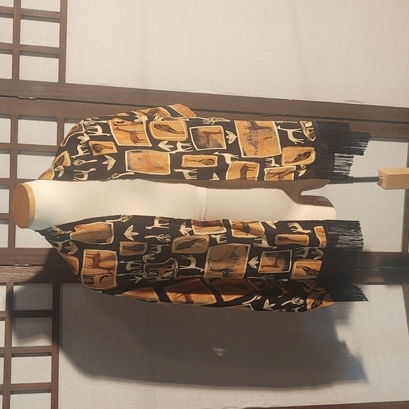 Black and Tan Giraffe Print Scarf with Fringe - Picture 3 of 5